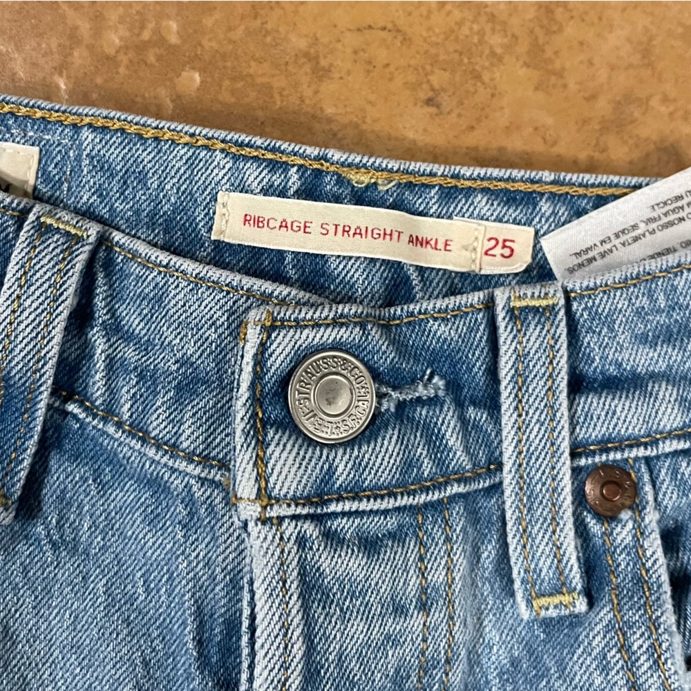 Levi’s | Ribcage Straight Ankle Jeans Size: 25 - Picture 4 of 8